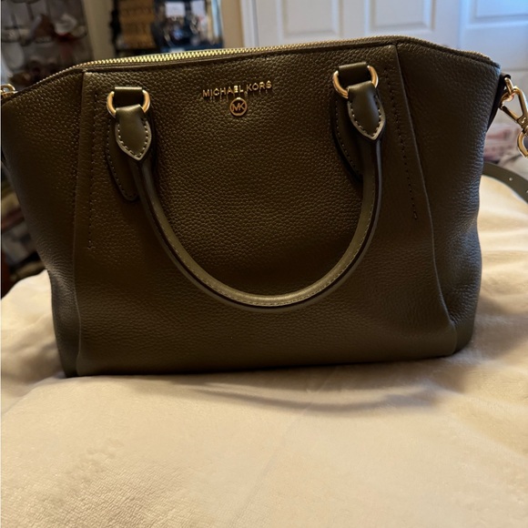 New - Picture 1 of 6